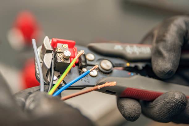 Best Licensed Electrician  in Oak Hills, CA